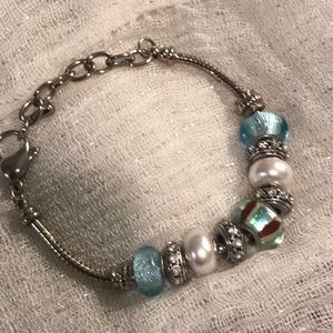 Cute silver beaded bracelet. Right in style.